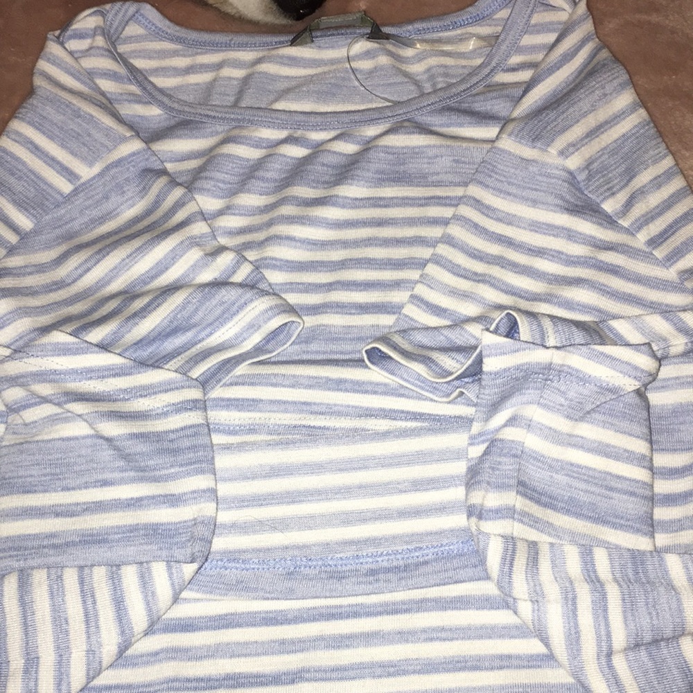 super cute simple blue tee! $7!